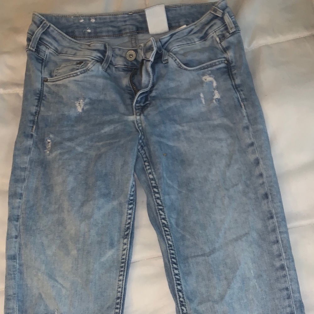 Super skinny. Destroyed jeans